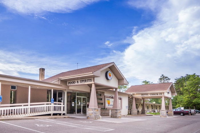 Terrace Bay Hotel (Terrace Motor Inn) - From Website (newer photo)